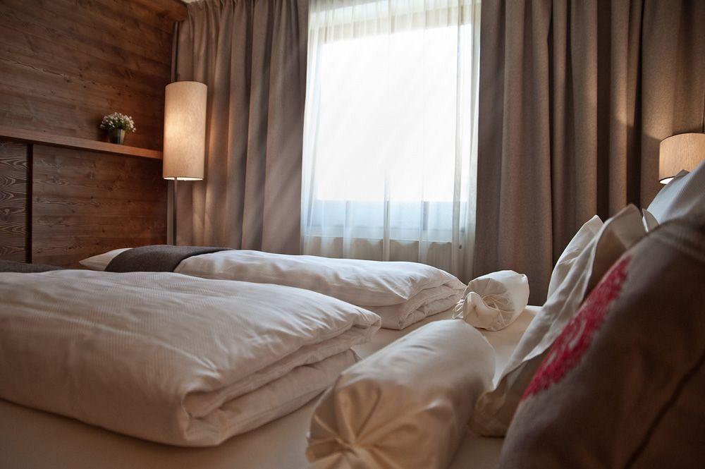 Ariston Dolomiti Residence Dobbiaco Esterno foto