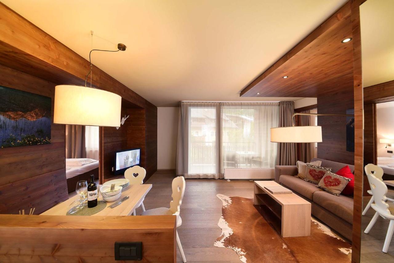 Ariston Dolomiti Residence Dobbiaco Esterno foto
